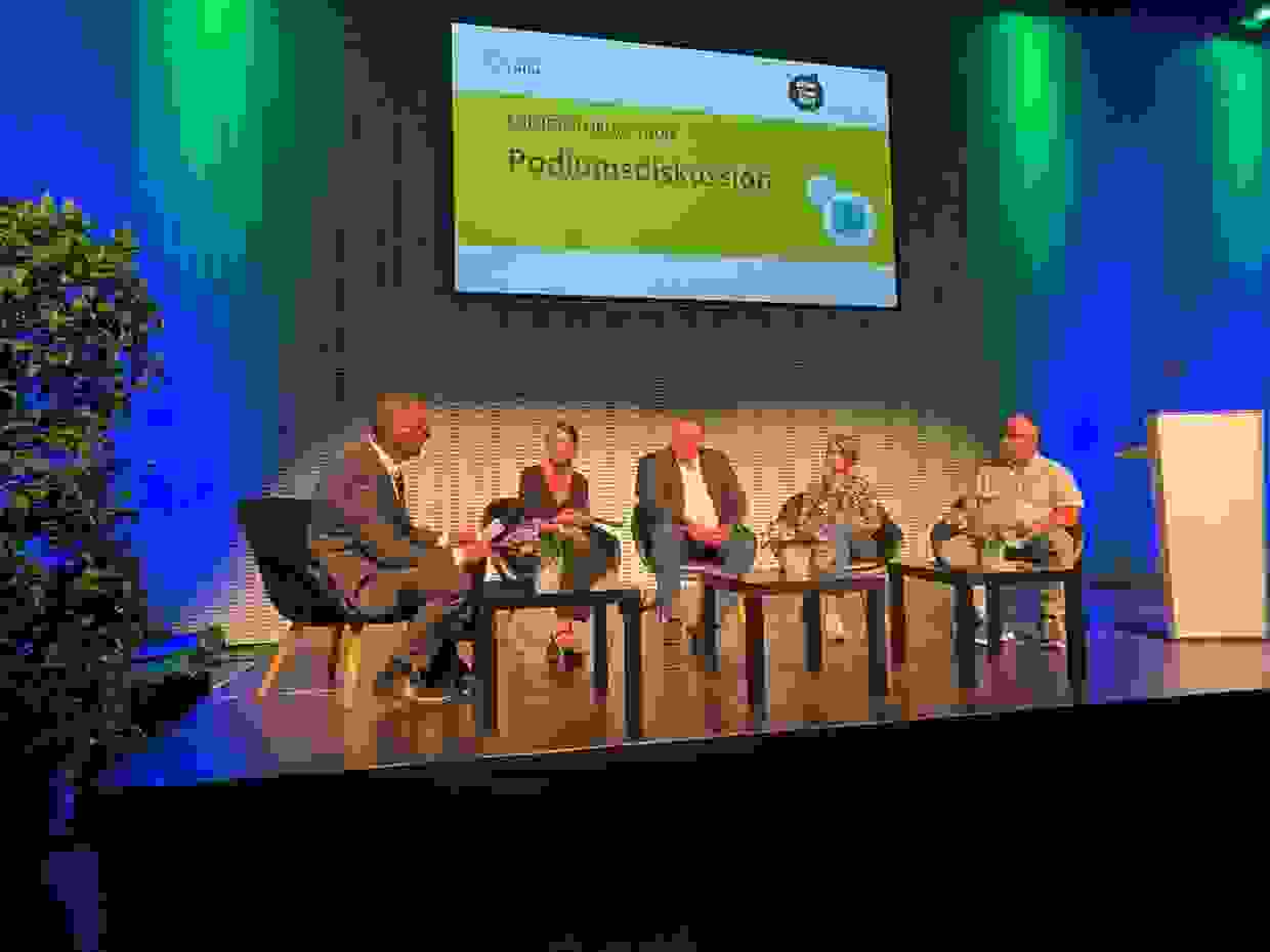 podiumsdiskussion.jpg